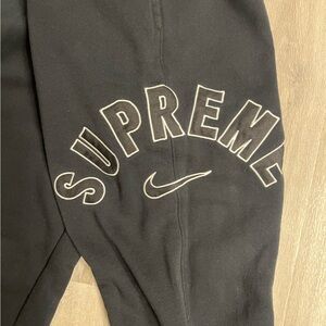 Nike Supreme black Size Large